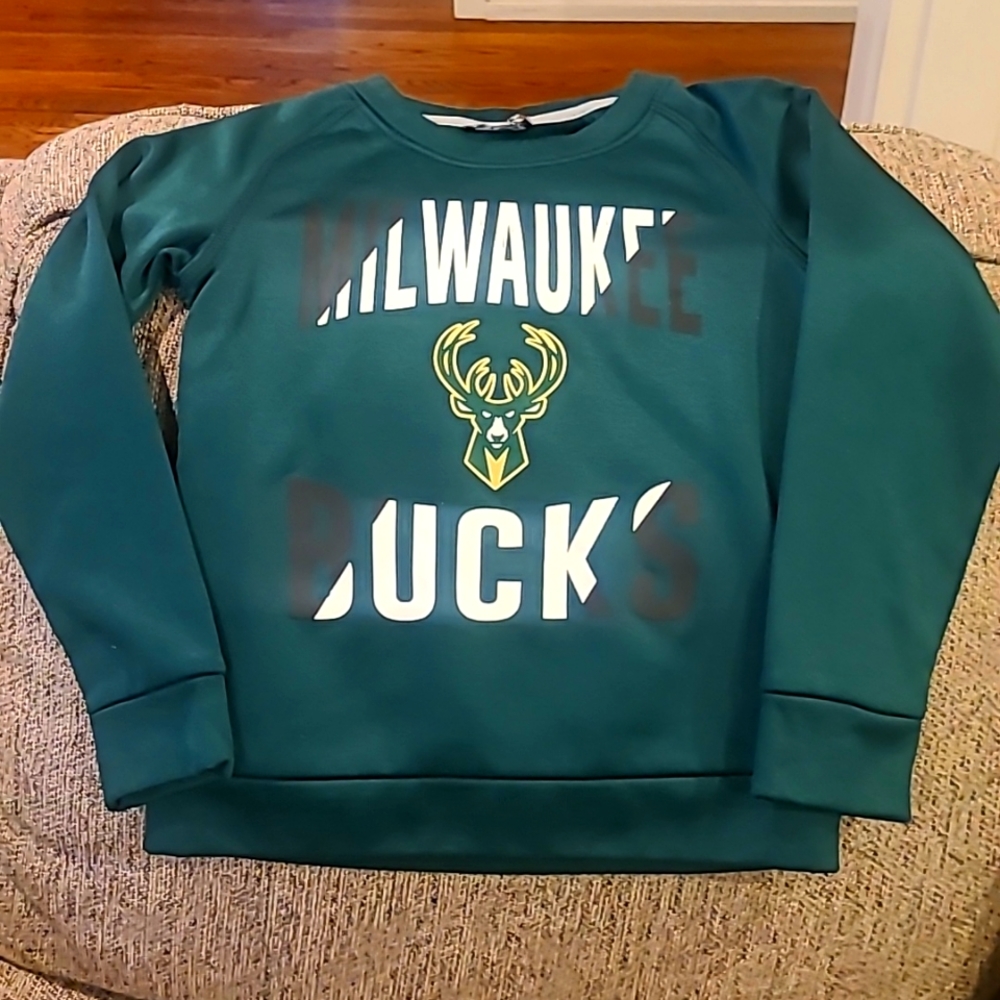 Milwaukee Bucks child's sweatshirt size 5/6